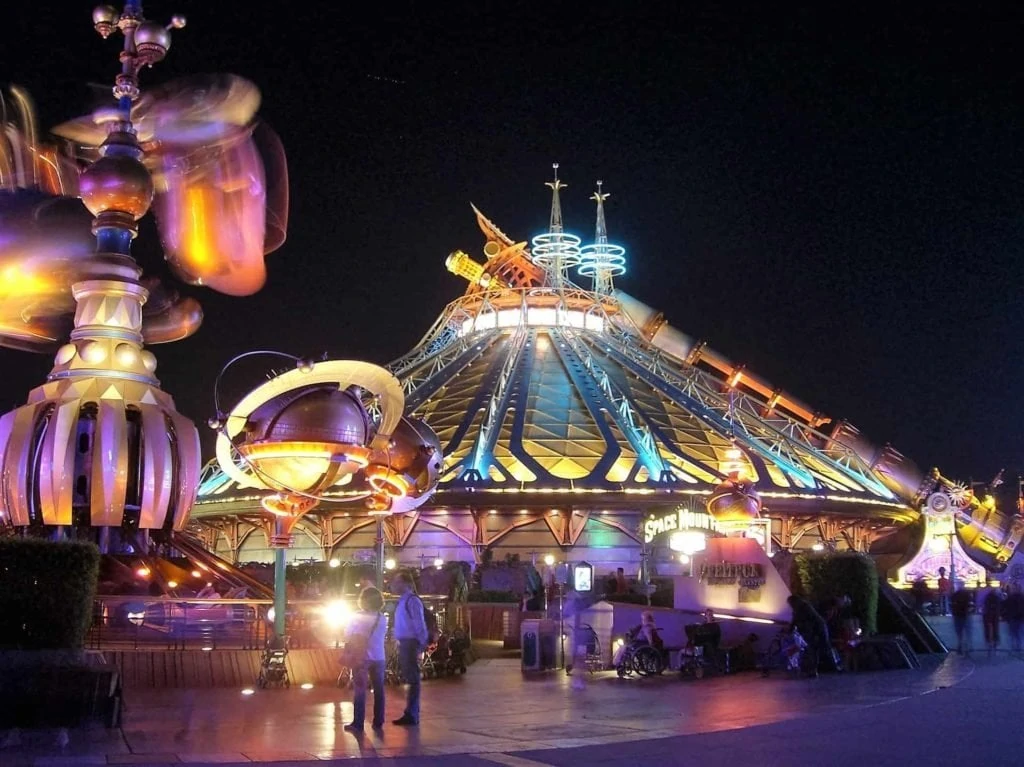 Hoe veilig is het om ‘s avonds in Disneyland Paris te lopen?