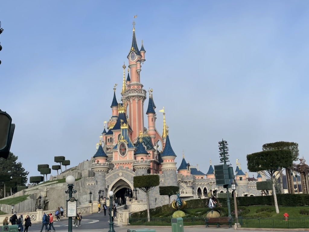 Kasteel van Doornroosje (het roze kasteel) in Disneyland Paris