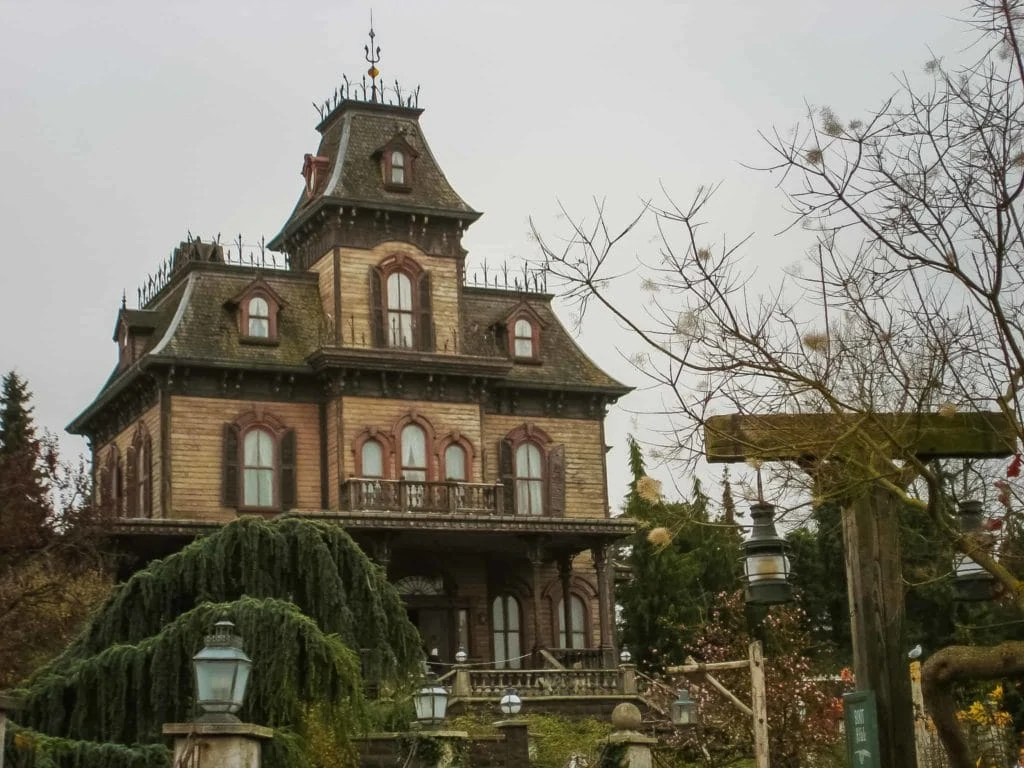 Hoe eng is Phantom Manor - het spookhuis in Disneyland Paris?