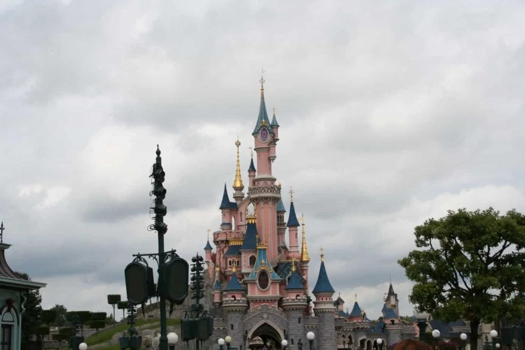 Wat is er niet toegestaan in Disneyland Paris