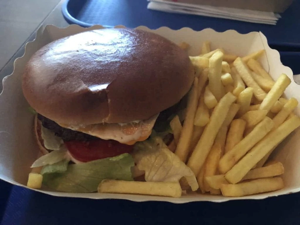Hamburgers eten in Disneyland Paris, wat is de lekkerste?