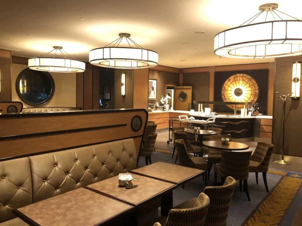 Zo luxe is de Compass Club in hotel Disney Newport Bay Club