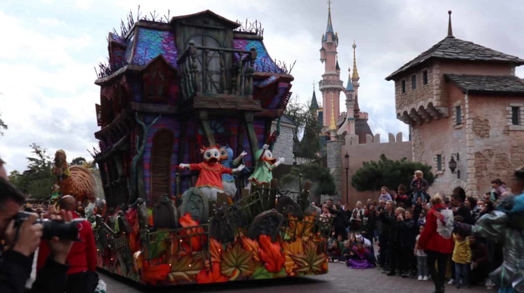 Shows and parades in Disneyland Paris