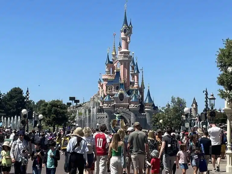 Drukte in Disneyland Paris zomer 2022
