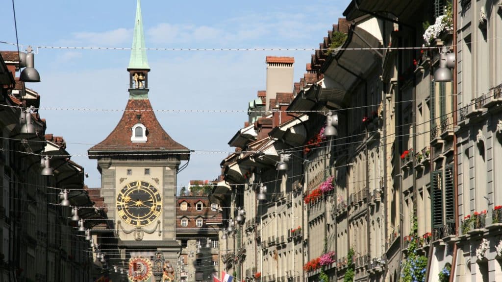 Bern; een historisch en hoogtepunt met kristalheldere bergmeren