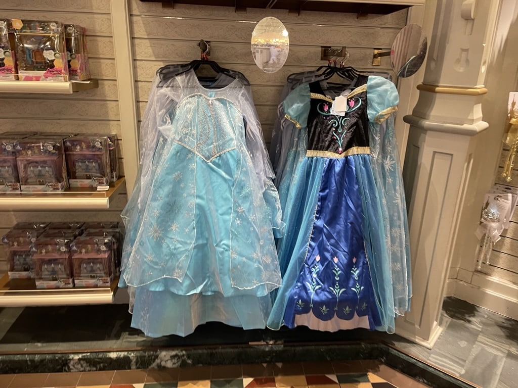 Prinsessenjurken horen bij een bezoek aan het Princess Pavillion in Disneyland Paris